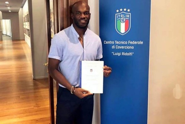 David Suazo obtiene título de entrenador de UEFA Pro y puede dirigir a cualquier equipo en Europa
