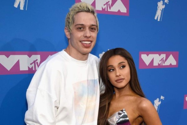 Ariana Grande y su novio, Pete Davidson, son acosados tras la muerte de Mac Miller