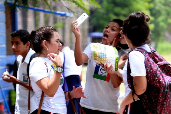 Desnudos y pornografía, lo más visto en celulares de colegiales hondureños