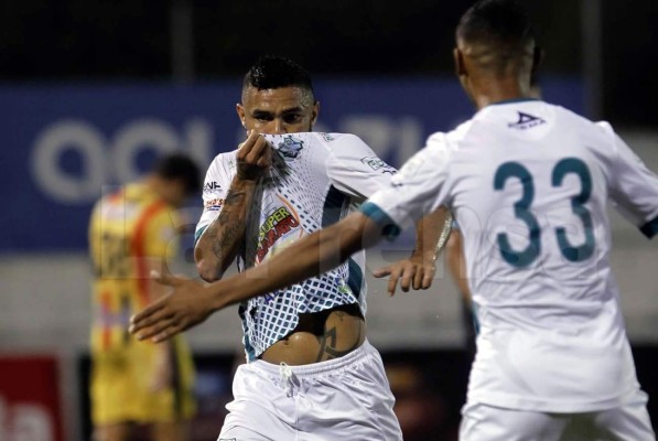 Alexander Aguilar tiene ganando al Platense sobre el Real España. Foto Neptalí Romero