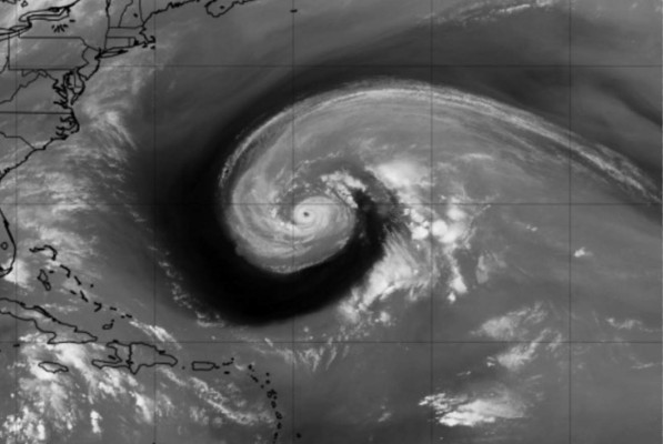 Epsilon ya es huracán y amenaza a las Bermudas