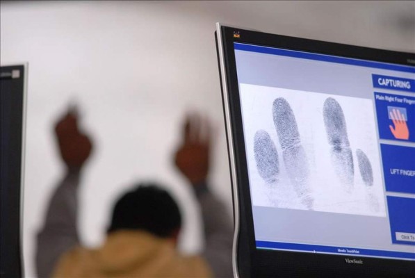 Policía de Honduras retiene a once cubanos que iban a EUA