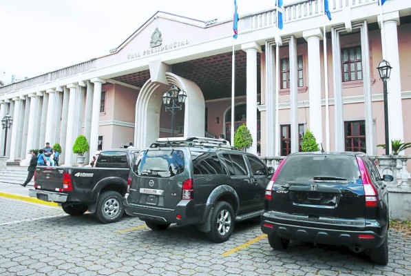 Carros de lujo del gobierno de Honduras serán vendidos en fideicomiso