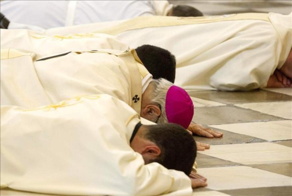 Detienen a tres sacerdotes por supuestos abusos sexuales