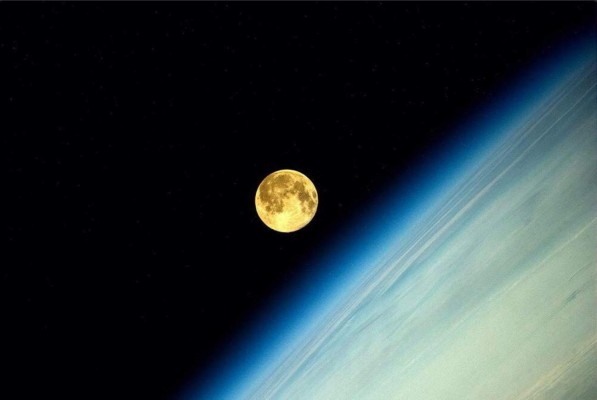 Fotos: la superluna encanta a los amantes de la astronomía