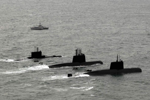 Intensa búsqueda de submarino argentino desaparecido