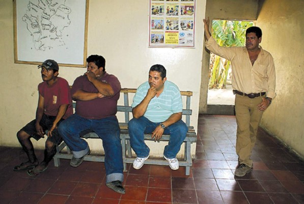 Por sospechosa detienen avioneta