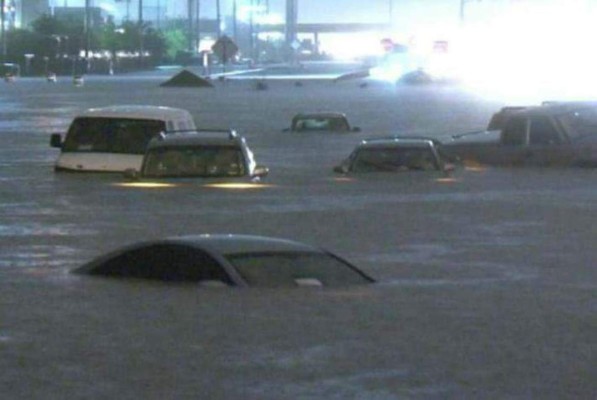 Inundaciones dejan al menos cinco muertos en Texas