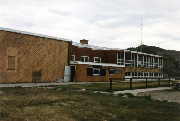 Encuentran 182 nuevas tumbas en un internado para niños indígenas en Canadá