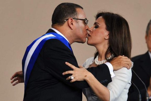 Captan a expresidente en 'comprometedora' situación