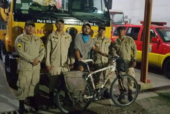 Los momentos mágicos de Tabare junto a su bicicleta 'América' en Honduras