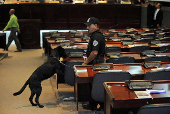 Inicia sesión que decide restitución de Zelaya