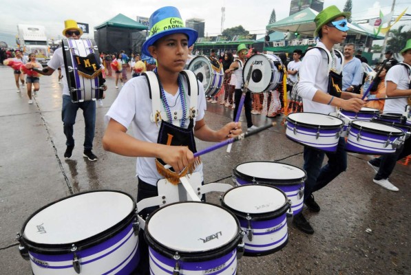 Festejan con carnaval 439 aniversario de la capital de Honduras