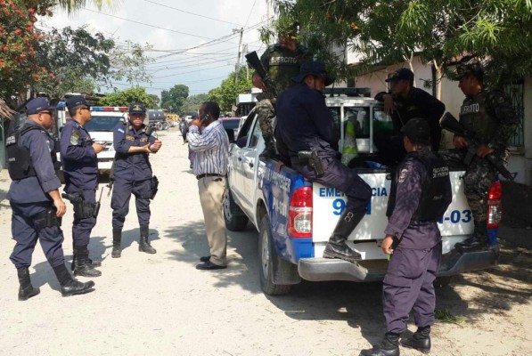 Capturan a 5 mareros con una miniuzi en San Pedro Sula