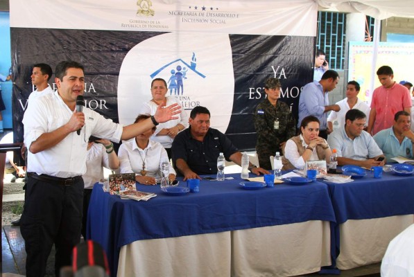 Gobierno propone a Carnival hacer muelle en Omoa