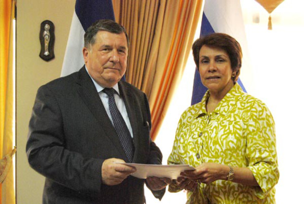Embajador de Rusia presenta copias de estilo ante Cancillería hondureña