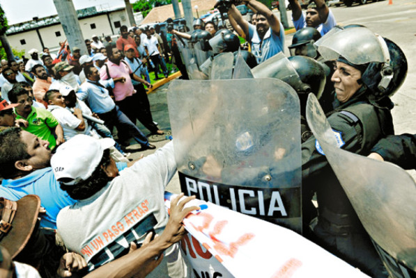Nicaragua se hunde en una crisis institucional