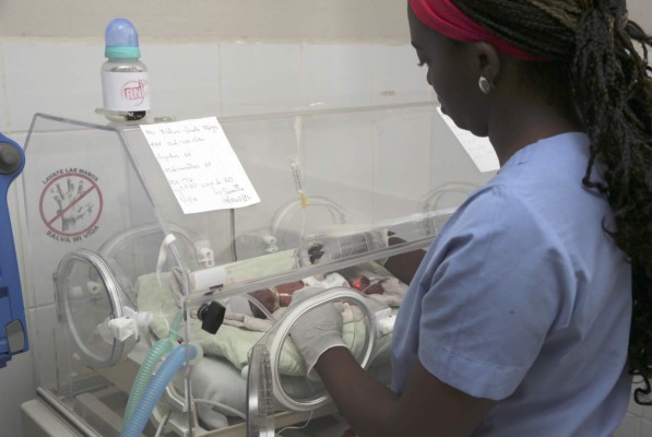 Bebé hondureño se aferra a la vida; su peso es de media libra