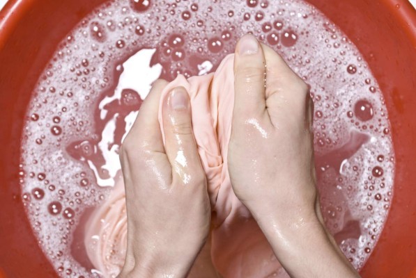 Elimine las manchas difíciles de la ropa