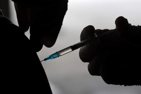 Completar las dos dosis de vacuna de la covid para frenar la variante delta  