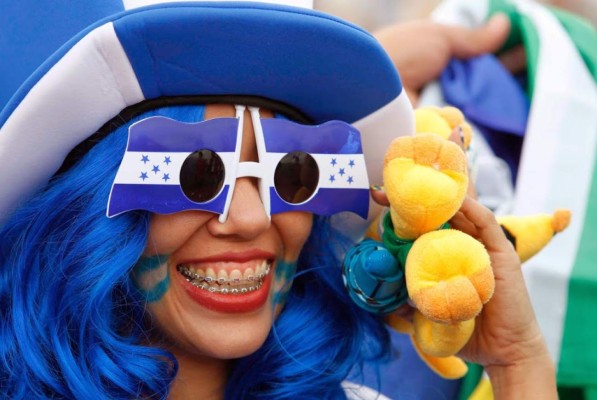 Las bellas hondureñas en el estadio Biera-Rio en Brasil
