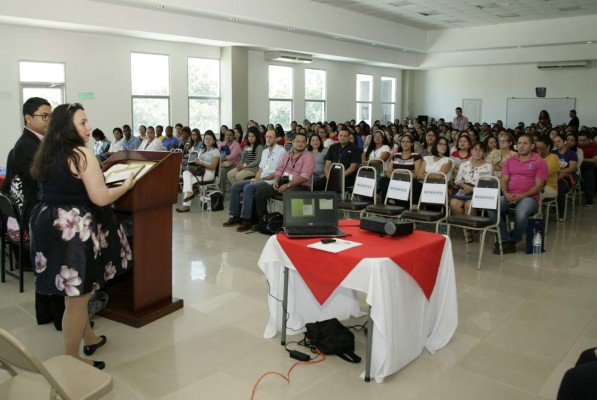 Conocen nuevos métodos de enseñanza del inglés
