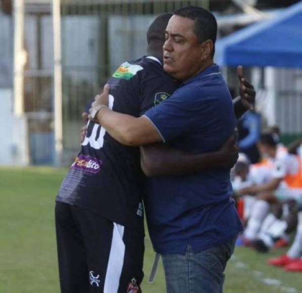 Jhon Jairo López: El entrenador colombiano se marchará del Platense tras el final de la presente temporada. El cuadro escualo cuenta con serios problemas económicos.