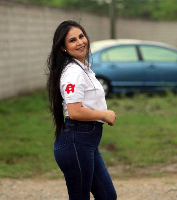 La belleza no pudo faltar en el duelo y con la mejor de las actitudes la pose para las cámaras de Diario La Prensa.