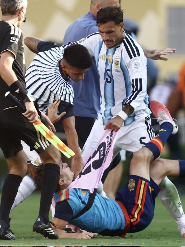 FIFA no tuvo piedad e impone severos castigos a Argentina y Leandro Paredes