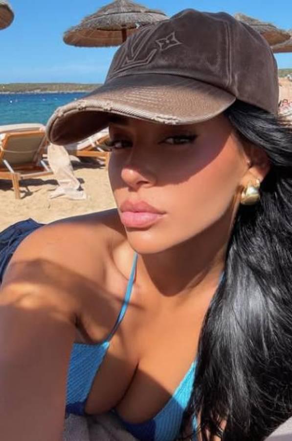 Así fue visto Bellingham junto a su bella pareja en medio de su recupercion