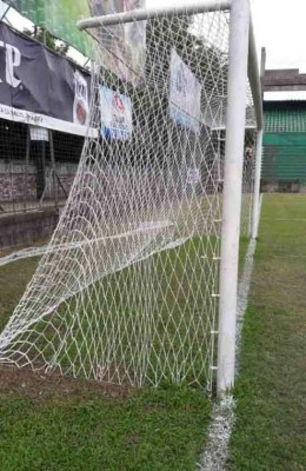 El grupo de apoyo GAMA también pudo comprar mallas y ya se han colocado en las porterías.