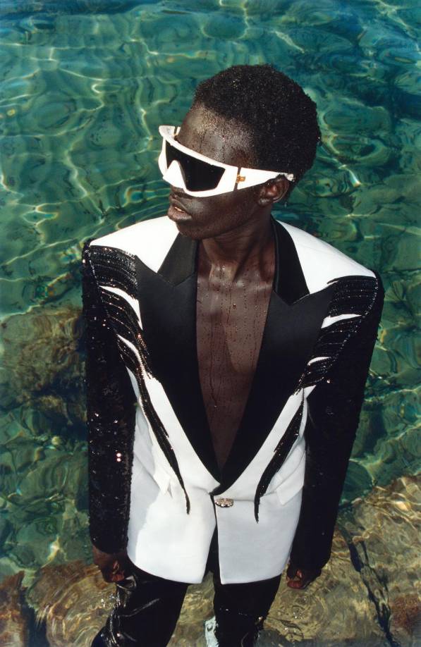 Uno de sus mayores mentores en el sector fue Olivier Rousteing, director creativo de Balmain, quien no solo confió en él para liderar múltiples espectáculos masculinos, sino que destacó su capacidad de conexión en la pasarela.