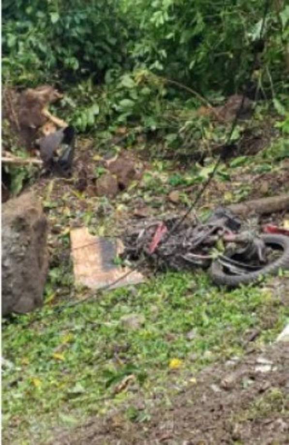 A pesar de las maniobras, el conductor no pudo evitar embestir a un motociclista identificado como Juan Rolando Portales.