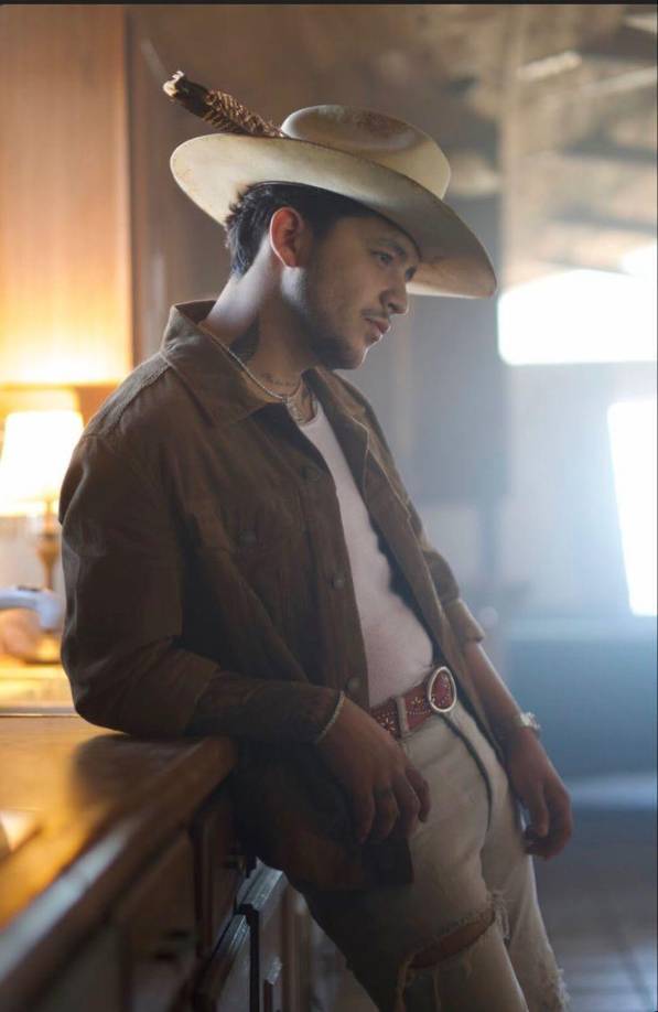 El artista mexicano Christian Nodal, respondió al posteo del puertorriqueño de la siguiente manera: “Te quiero, rey!! Gracias por hacerme parte de esto”.