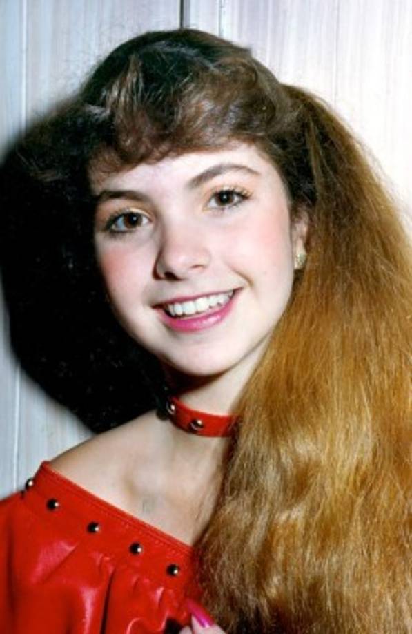 En 1982, a la edad de 13 años, grabó su primer álbum Te prometo.Protagonizó su primera telenovela con la adaptación de la telenovela argentina Andrea Celeste.