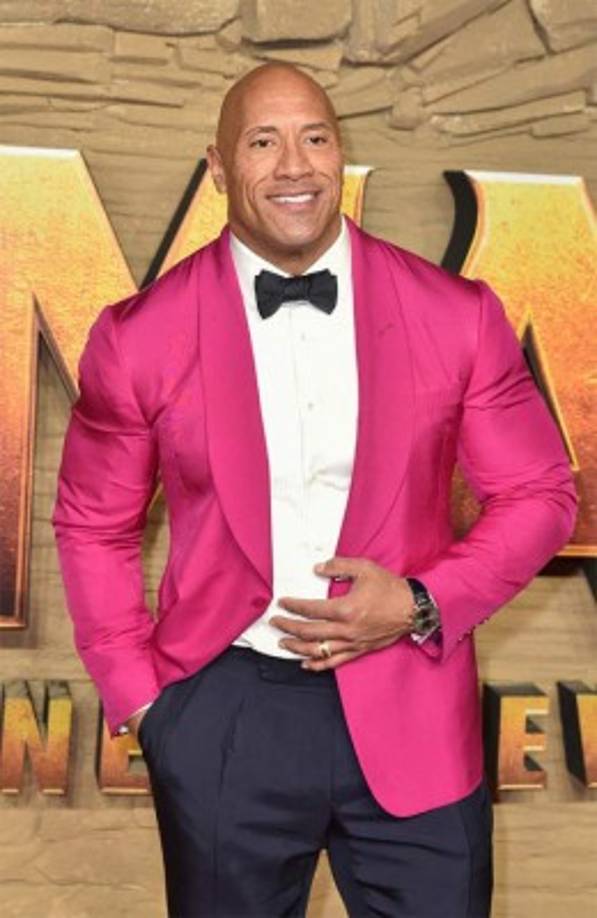 Dwayne Johnson, protagonista de filmes como 'Red Notice' o la saga 'Jumanji', se destaca por segundo año consecutivo como el artista más cotizado del cine de acción, tras amasar según la publicación ganancias valoradas en 89.4 millones de dólares y gracias, entre otras muchas cosas, a sus últimos contratos con el gigante Netflix.<br/><br/>El imperio económico que está forjando el astro de Hollywood, quien previamente se destacó como uno de los personajes más populares de la lucha libre en Estados Unidos, se verá a buen seguro incrementado de forma notable en los próximos meses, ya que tres de sus próximas películas se encuentran en período de postproducción: 'San Andreas 2', 'Jungle Cruise' y 'Black Adam'.