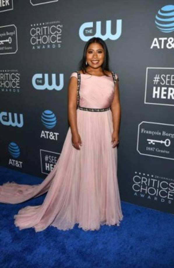Yalitza Aparicio<br/><br/>La actriz originaria de Tlaxiaco, Oaxaca, debutará en la red carpet de los Oscar gracias a su trabajo en 'Roma'. <br/><br/>La candidata a uno de los premios más importantes de la cinematografía ha hecho muestra de su estilo en premiaciones previas como en los Critics' Choice Awards, a los que acudió con un diseño rosa de Prada.<br/><br/>