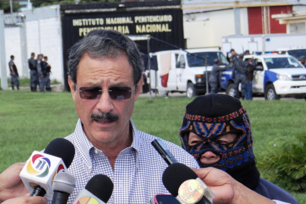 Mauricio Villeda ofrece crear aduanas en cárceles