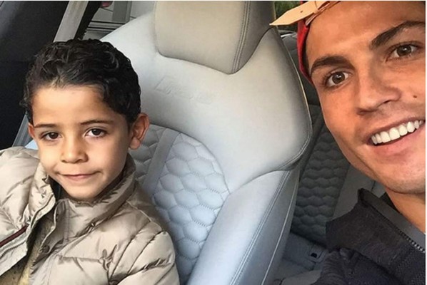 VIDEO: Cristiano arrasa en las redes cantando canción de Ricky Martin con su hijo