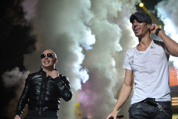 Pitbull se une otra vez a Enrique Iglesias