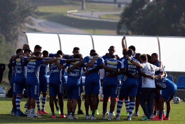 Honduras volvió a los trabajos con la mente en el milagro ante Suiza