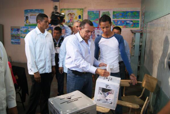 Presidente de Honduras ejerce el sufragio en Juticalpa, Olancho