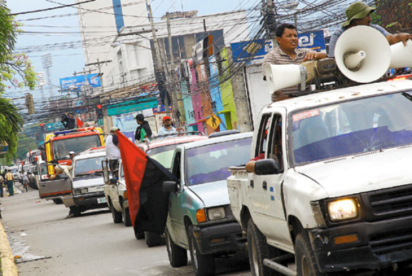 Consternación y llanto en velatorio de Israel Salinas