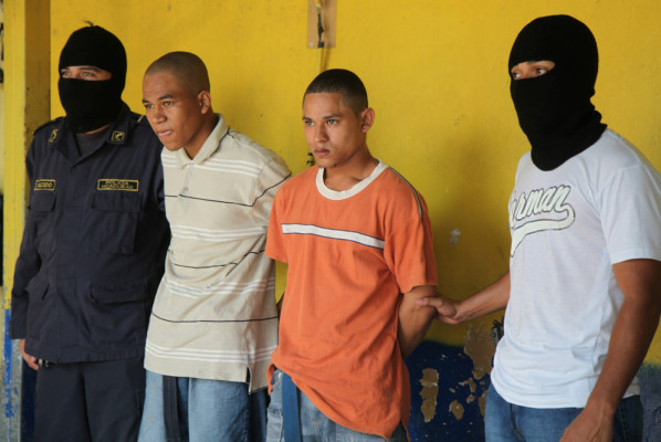 Capturan a dos supuestos mareros en Chamelecón