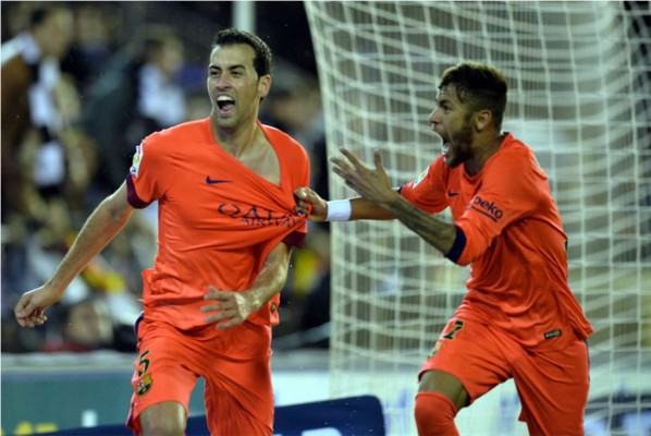 Barcelona logra sufrida victoria en Valencia en el último minuto