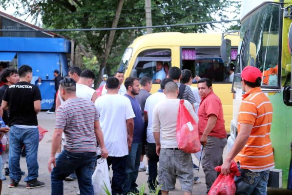 Llegan a Honduras 84 deportados por autoridades de Estados Unidos