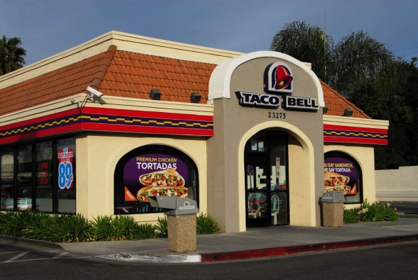 Taco Bell despide a empleada por negarse a atender en inglés en Florida