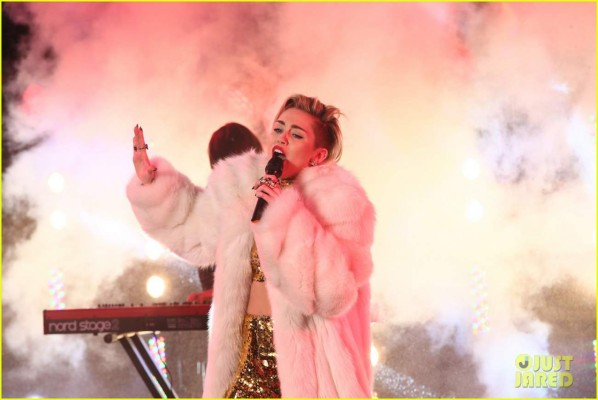 Miley Cyrus rinde homenaje a su malograda mascota