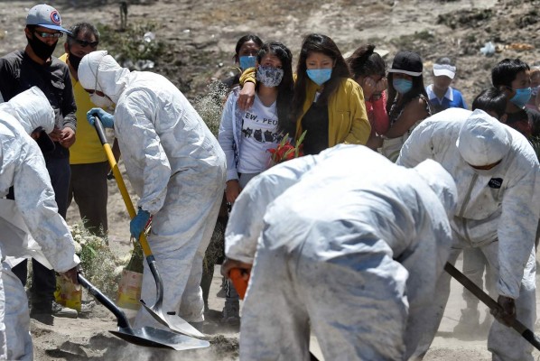 Latinoamérica, epicentro de la pandemia, afronta un mes crucial para frenarla