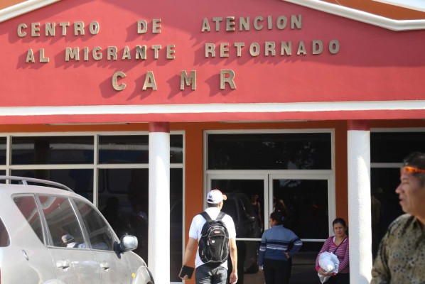 Honduras habilita teléfonos para apoyar a migrantes en EUA
